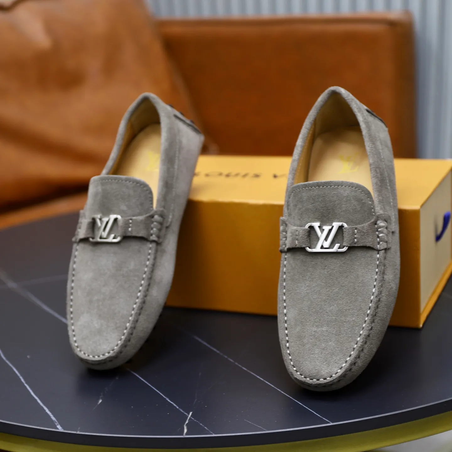 Ex-factory price: 480💰【LV】Louis Vuitton ⚠️High-end men’s driving and pedal series ⚠️38-44 (customized for 45) ⚠️All original cowhide leather! Thick and soft! Made entirely of calfskin lining! The latest non-slip beanie sole! Three-dimensional package technology! Fashionable and classic! Handicrafts! Original high quality! Feel free to compare!